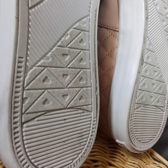 Women's G By Guess Quilted Dusty Rose Faux Leather Lace Up Sneakers Pink & White - Picture 16 of 16